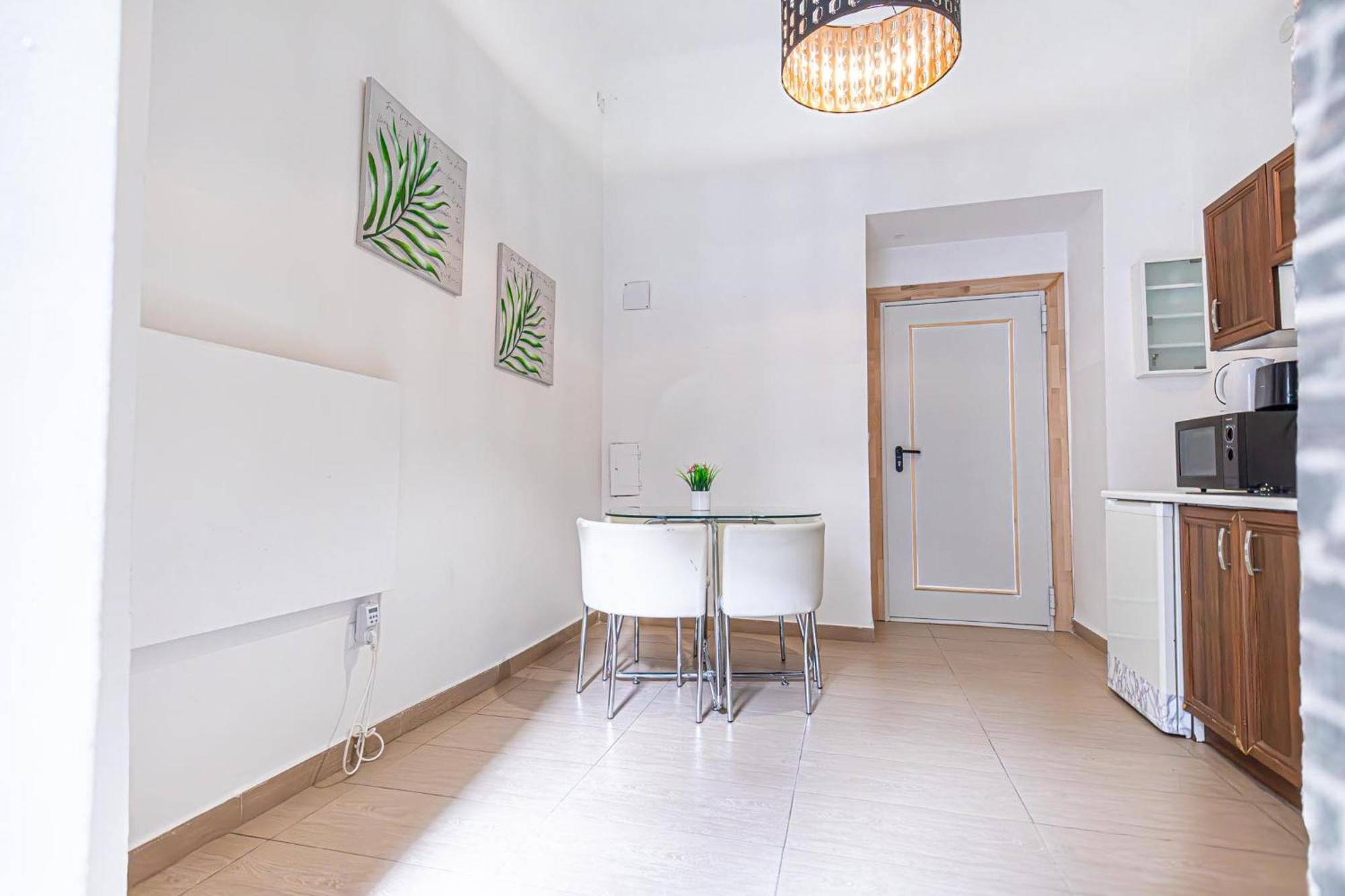 Simple Apt W Full Kitchen Wiener Stadthalle Экстерьер фото