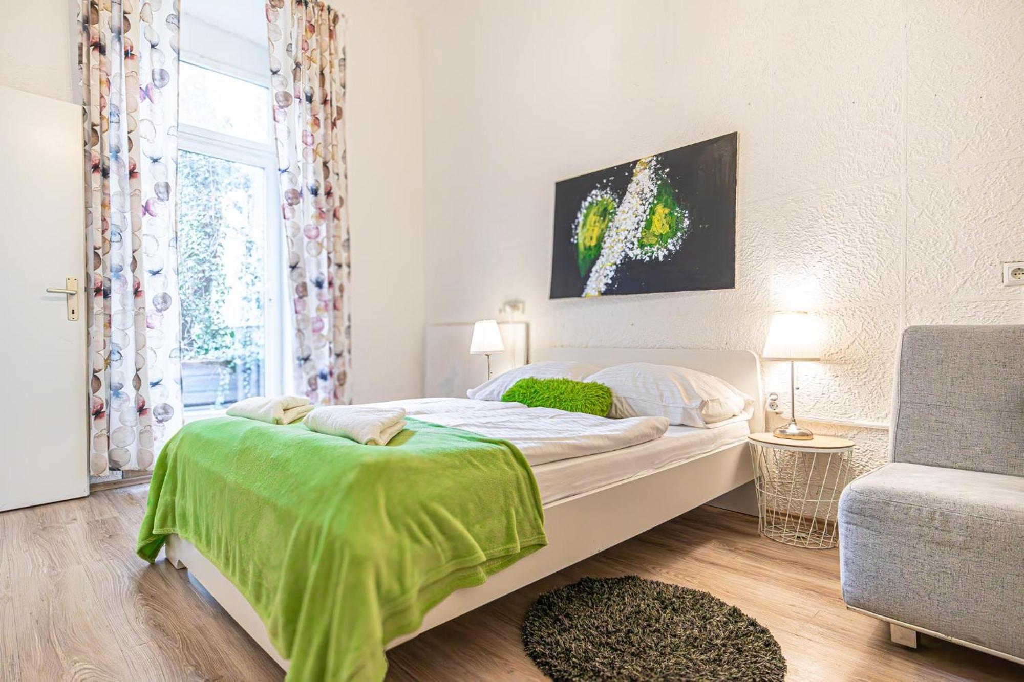 Simple Apt W Full Kitchen Wiener Stadthalle Экстерьер фото