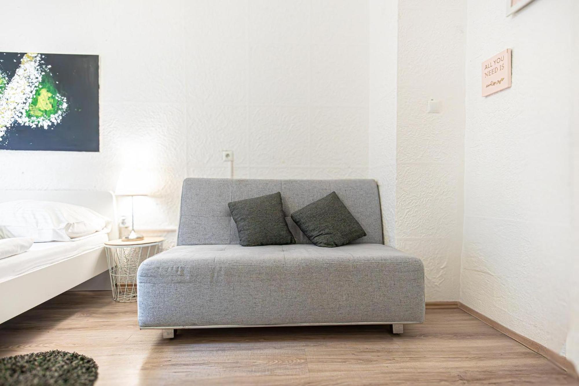 Simple Apt W Full Kitchen Wiener Stadthalle Экстерьер фото