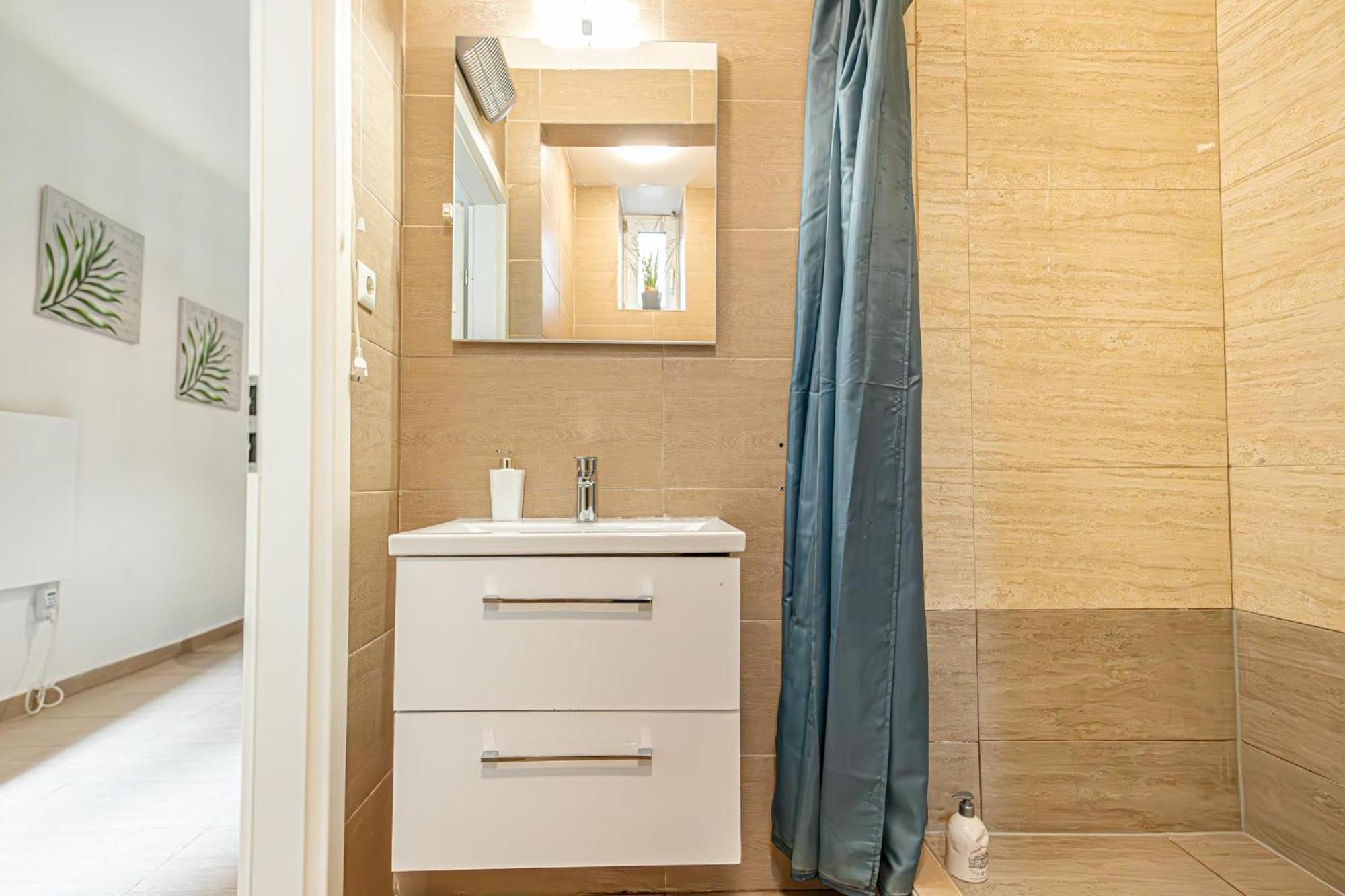 Simple Apt W Full Kitchen Wiener Stadthalle Экстерьер фото