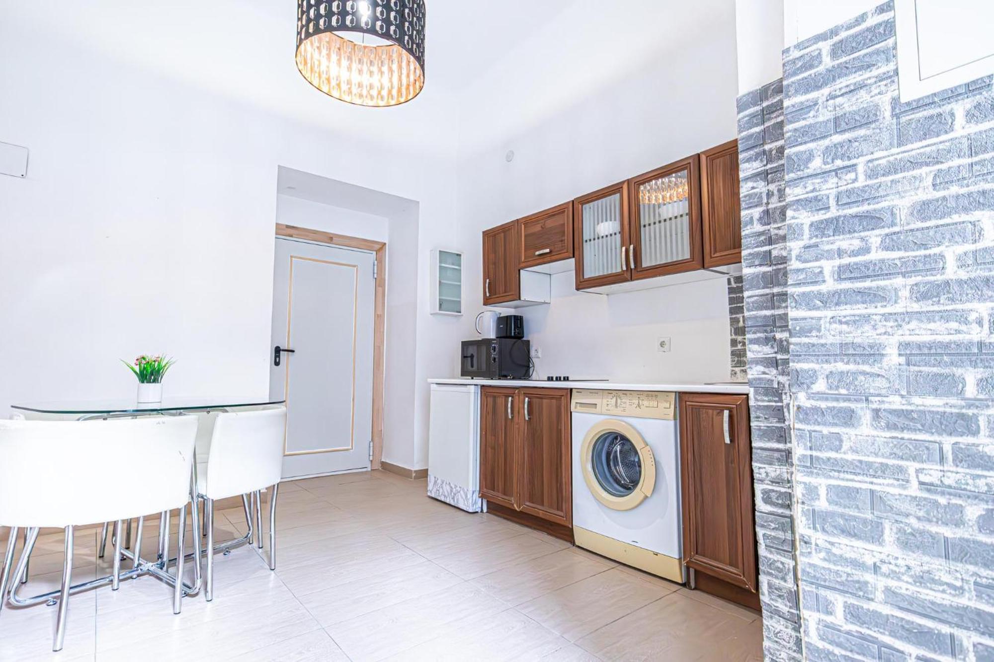 Simple Apt W Full Kitchen Wiener Stadthalle Экстерьер фото