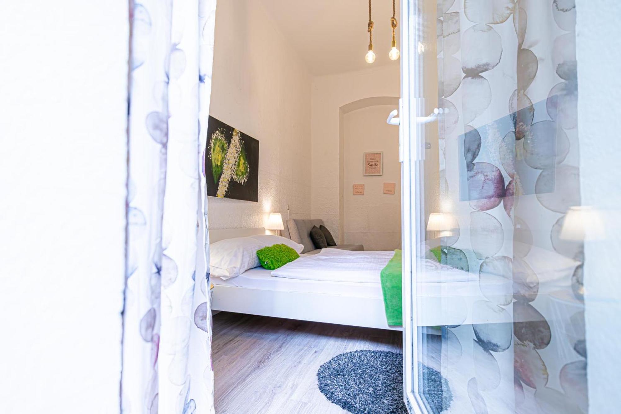 Simple Apt W Full Kitchen Wiener Stadthalle Экстерьер фото